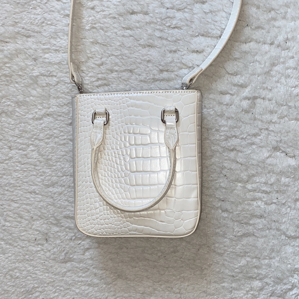 BNWT UO White Cream Patterned Faux Leather Removable Crossbody Tote Purse